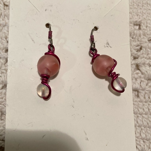 Hand made beaded earrings - Picture 1 of 2